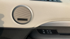 Land Rover Discovery 3.0 D300 Dynamic SE 5dr Auto Diesel Station Wagon